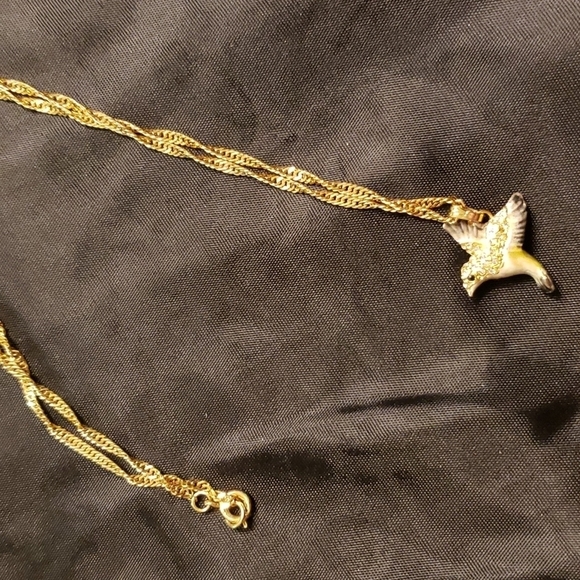 Hummingbird on a twisted curb chain necklace - Picture 2 of 4